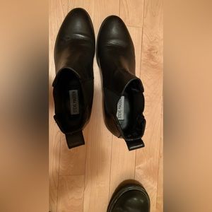 Steve Madden black booties size 7